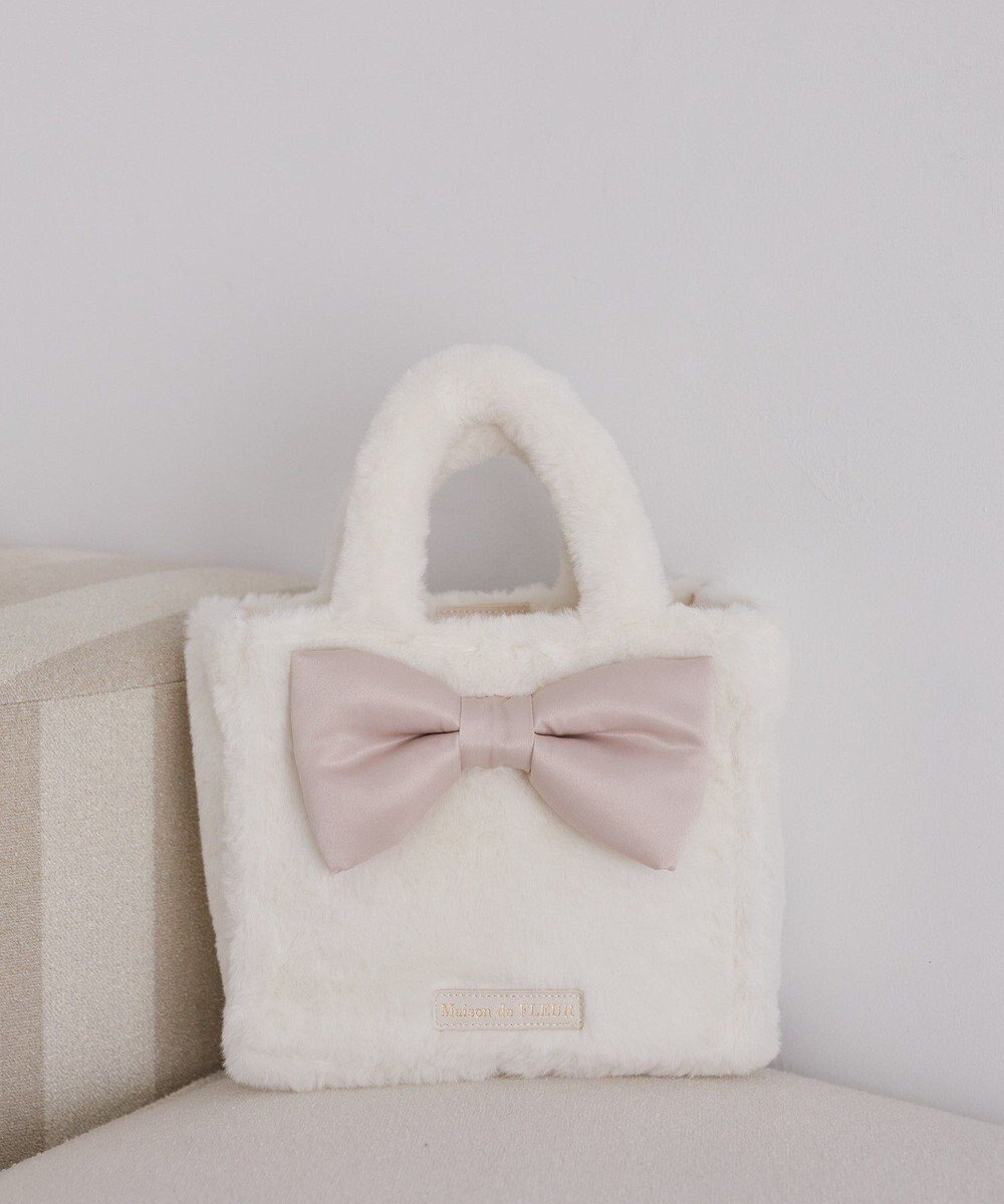 【メゾンドフルール/Maison de FLEUR】のサテンリボンファー2Wayスクエアトートバッグ インテリア・キッズ・メンズ・レディースファッション・服の通販 founy(ファニー) ファッション Fashion レディースファッション Fashion for Women バッグ Bags スクエア Square, Square Shape フォルム Silhouette, Form リボン Ribbon, Bow Off White|ID: prp329100004650069 ipo3291000000033592516