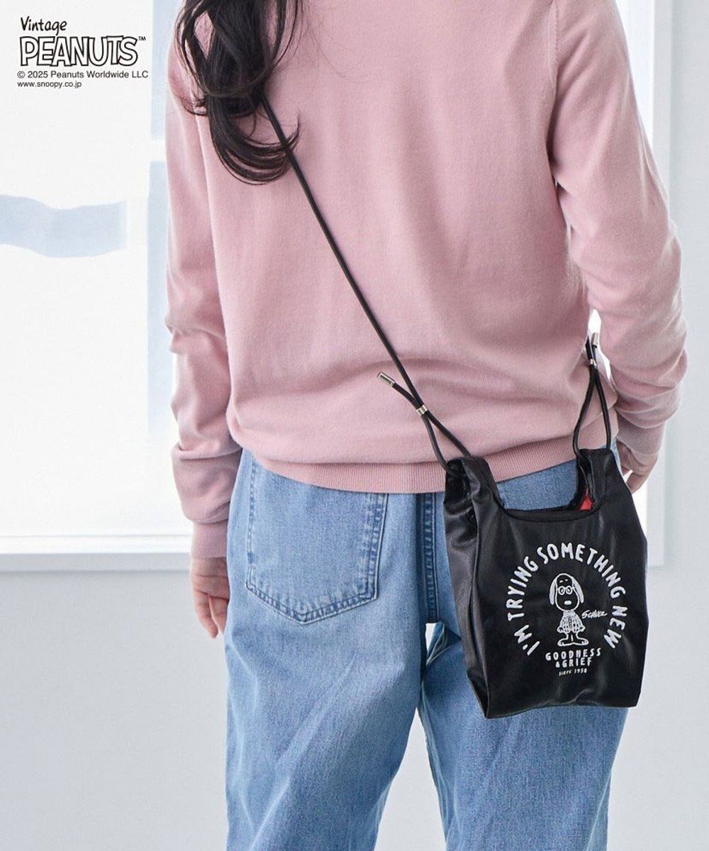 【ルートート/ROOTOTE】の8460【スヌーピー】IP.ルーショッパーミニ.メタリックピーナッツ0Q 人気、トレンドファッション・服の通販 founy(ファニー) 　ファッション　Fashion　レディースファッション　Fashion for Women　カメラ　Camera Accessories　クール　Cool, Chic　ショルダー　Shoulder, Shoulder Strap　シルバー　Silver, Metallic Silver　スタイリッシュ　Stylish, Fashionable　トレンド　Trend, Trending Now　ハンカチ　Handkerchief, Hanky　プリント　Print, Printed Pattern　ポケット　Pocket, Pocket Detail　ランダム　Random, Irregular　リップ　Lip, Lip Motif　新作・新入荷　New Arrivals / New In　 other-1|ID: prp329100004651284 ipo3291000000033607515
