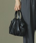 【グリーンパークス/Green Parks】のandmikka.タック2WAYボストンバッグ 人気、トレンドファッション・服の通販 founy(ファニー) ファッション Fashion レディースファッション Fashion for Women バッグ Bags おすすめ Recommended / Our Picks ボストンバッグ Boston Bag, Retro Bag ポケット Pocket, Pocket Detail thumbnail Black|ID: prp329100004651378 ipo3291000000033608103