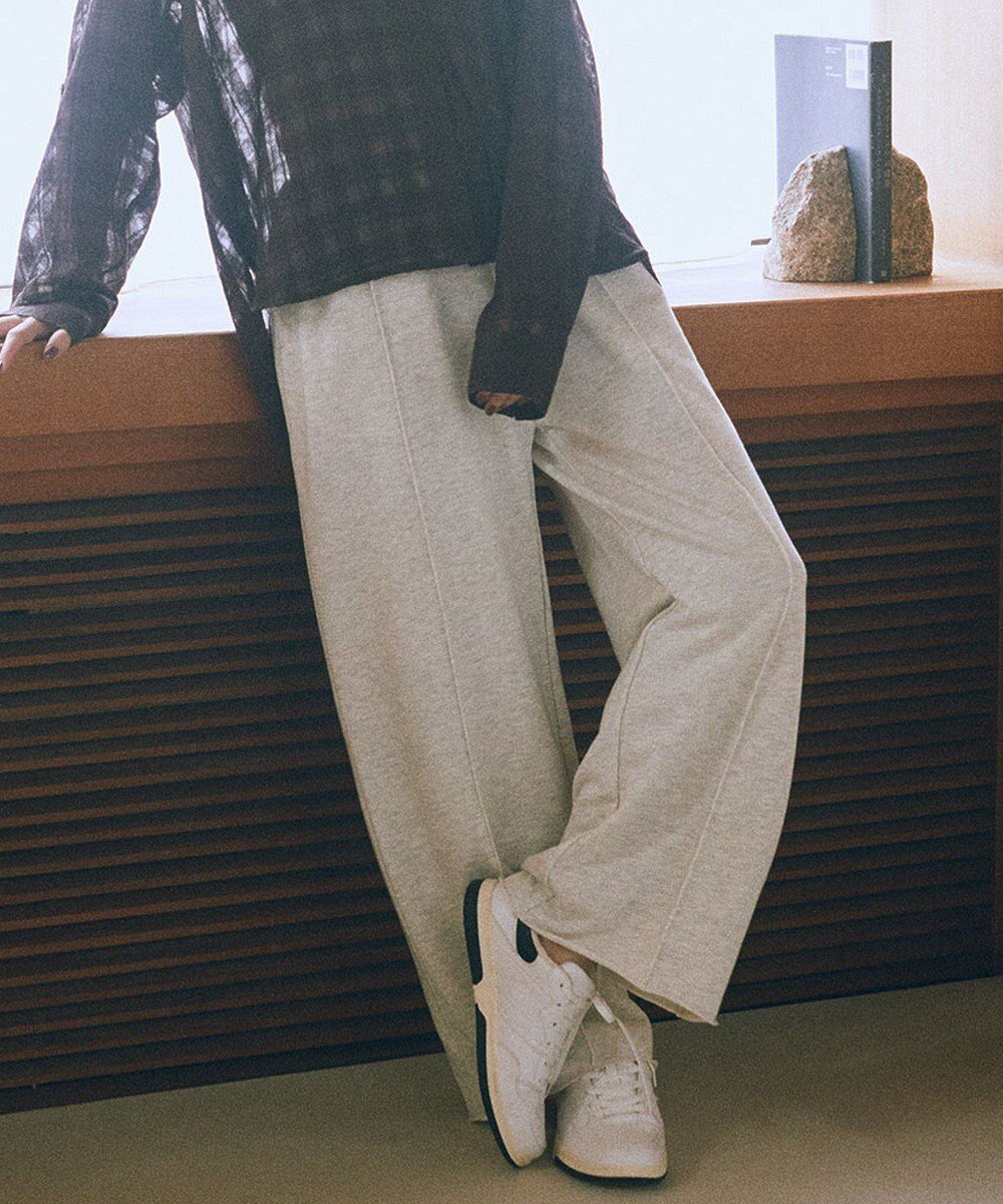 【アースミュージックアンドエコロジー/earth music&ecology】のセンターシームタックスウェットパンツ 人気、トレンドファッション・服の通販 founy(ファニー) 　ファッション　Fashion　レディースファッション　Fashion for Women　パンツ　Pants & Trousers　カットオフ　Cut-Off Design　チャーム　Charm, Pendant　フィット　Fit, Slim Fit　ポケット　Pocket, Pocket Detail　ループ　Loop, Loop Knit　楽ちん　Easy Fit, Comfortable　A/W・秋冬　Autumn/Winter　 other-1|ID: prp329100004651428 ipo3291000000035674944