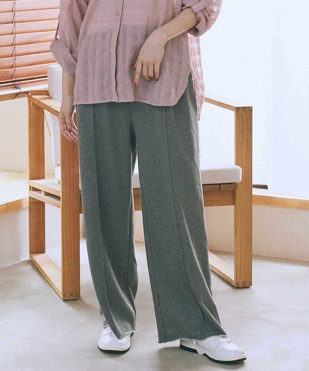 【アースミュージックアンドエコロジー/earth music&ecology】のセンターシームタックスウェットパンツ インテリア・キッズ・メンズ・レディースファッション・服の通販 founy(ファニー) 　ファッション　Fashion　レディースファッション　Fashion for Women　パンツ　Pants & Trousers　カットオフ　Cut-Off Design　チャーム　Charm, Pendant　フィット　Fit, Slim Fit　ポケット　Pocket, Pocket Detail　ループ　Loop, Loop Knit　楽ちん　Easy Fit, Comfortable　A/W・秋冬　Autumn/Winter　Charcoal Gray|ID: prp329100004651428 ipo3291000000035674949