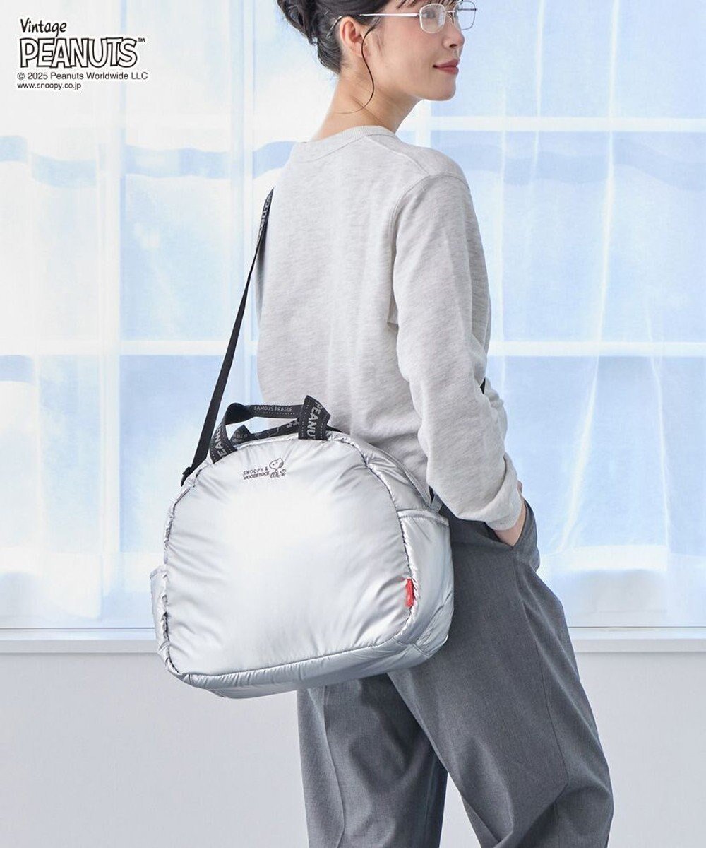 【ルートート/ROOTOTE】の8454【スヌーピー】IP.ミディアム.パデット.ピーナッツ-0S インテリア・キッズ・メンズ・レディースファッション・服の通販 founy(ファニー) 　ファッション　Fashion　レディースファッション　Fashion for Women　バッグ　Bags　カメラ　Camera Accessories　クール　Cool, Chic　シャイニー　Shiny, Glossy Finish　ショルダー　Shoulder, Shoulder Strap　シルバー　Silver, Metallic Silver　シンプル　Simple, Minimal　ダブル　Double, Double-Breasted　フォルム　Silhouette, Form　プリント　Print, Printed Pattern　ボンディング　Bonding, Bonded Fabric　ポケット　Pocket, Pocket Detail　ランダム　Random, Irregular　ワンポイント　One Point, Statement Accent　新作・新入荷　New Arrivals / New In　02:シャイニーシルバー|ID: prp329100004652527 ipo3291000000033818396
