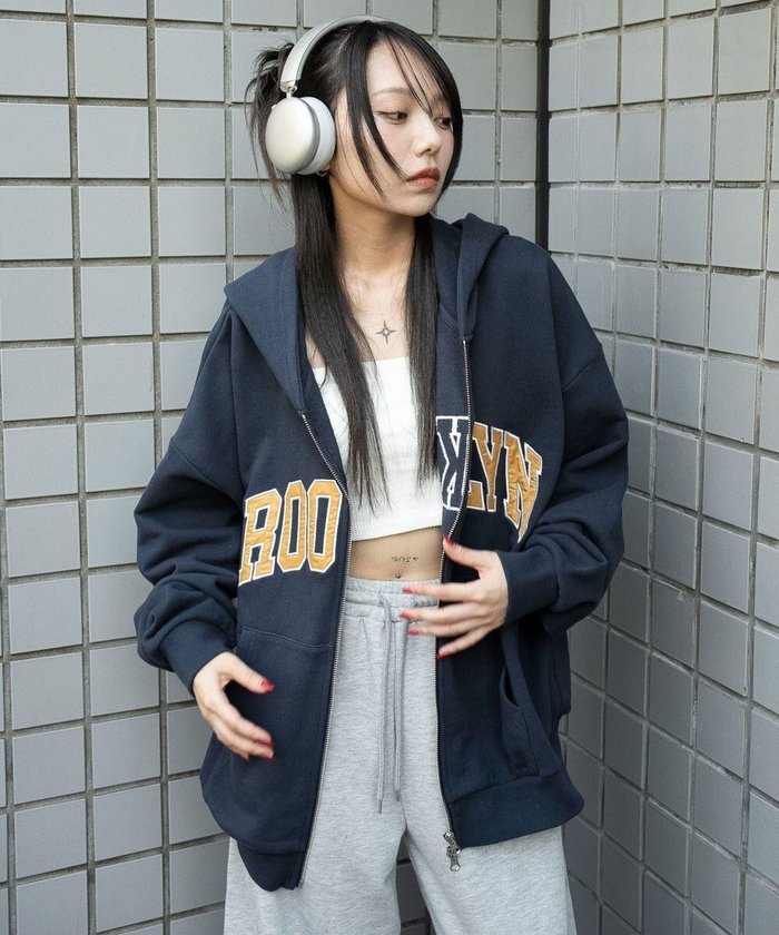 【ウィゴー/WEGO】のグラフィックBIGZIPパーカー インテリア・キッズ・メンズ・レディースファッション・服の通販 founy(ファニー) https://founy.com/ ファッション Fashion レディースファッション Fashion for Women トップス・カットソー Cut & Sew Tops レディースパーカー・カジュアルフーディー Casual Hoodies & Sweatshirts カーゴパンツ Cargo Pants, Utility Pants キャップ Cap, Baseball Cap グラフィック Graphic, Graphic Design ショート Short, Short Length スニーカー Sneakers, Trainers スマホ Smartphone, Mobile Device デニム Denim, Jeans Material パーカー Hoodie, Parka ビッグ Big, Oversized A/W・秋冬 Autumn/Winter 新作・新入荷 New Arrivals / New In |ID: prp329100004653361 ipo3291000000033633229