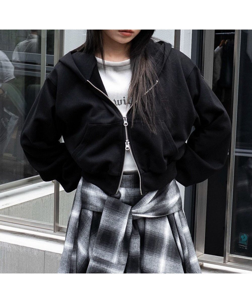 【ウィゴー/WEGO】のショートZIPパーカー インテリア・キッズ・メンズ・レディースファッション・服の通販 founy(ファニー) 　ファッション　Fashion　レディースファッション　Fashion for Women　トップス・カットソー　Cut & Sew Tops　レディースパーカー・カジュアルフーディー　Casual Hoodies & Sweatshirts　インナー　Innerwear　秋　Autumn　カーゴパンツ　Cargo Pants, Utility Pants　キャミ　Camisole, Cami Top　コンパクト　Compact, Small Size　ショート　Short, Short Length　ジップ　Zip, Zipper　スマホ　Smartphone, Mobile Device　タンク　Tank Top, Sleeveless Top　バランス　Balance, Style Balance　パーカー　Hoodie, Parka　ミニスカート　Mini Skirt, Short Skirt　冬　Winter / This Winter　A/W・秋冬　Autumn/Winter　新作・新入荷　New Arrivals / New In　ブラック|ID: prp329100004653379 ipo3291000000033633383
