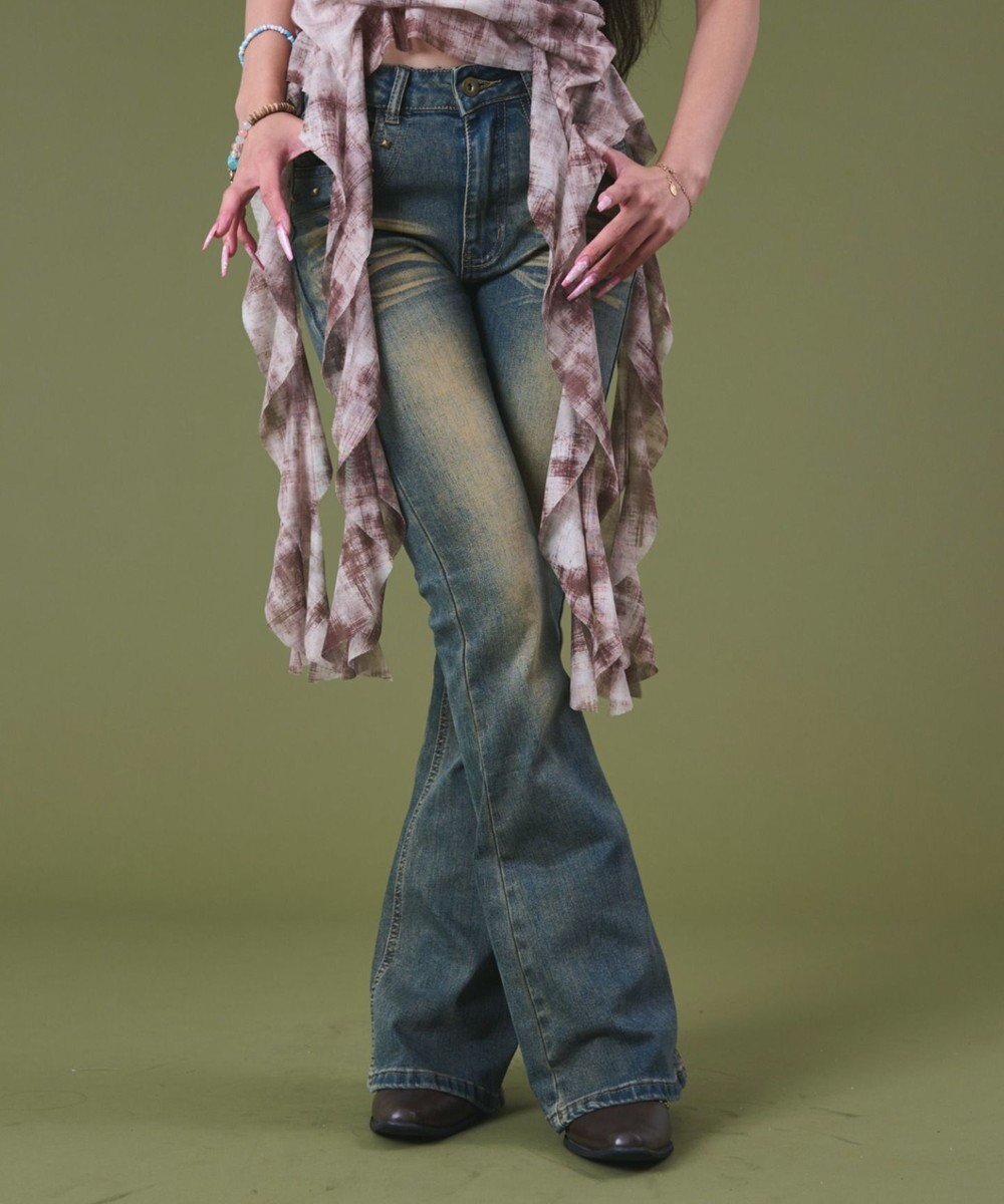 【ウィゴー/WEGO】のブラストスタッズフレアデニム インテリア・キッズ・メンズ・レディースファッション・服の通販 founy(ファニー) 　ファッション　Fashion　レディースファッション　Fashion for Women　パンツ　Pants & Trousers　デニムパンツ・ジーンズ・美脚デニム　Denim Jeans & Pants　ウォッシュ　Washed Finish　厚底　Platform Shoes　春　Spring　秋　Autumn　ショート　Short, Short Length　スタッズ　Studs, Metal Accents　スニーカー　Sneakers, Trainers　スマホ　Smartphone, Mobile Device　デニム　Denim, Jeans Material　トレンド　Trend, Trending Now　フェミニン　Feminine, Girly　フレア　Flare, Flared　フロント　Front, Front Design　ポケット　Pocket, Pocket Detail　冬　Winter / This Winter　S/S・春夏　SS, Spring/Summer, Warm Season　夏　Summer　デニム中濃色|ID: prp329100004653442 ipo3291000000034724700