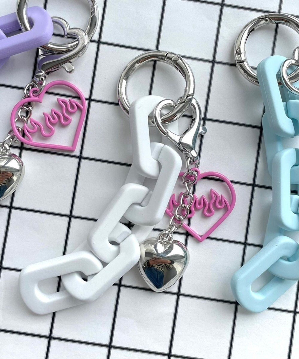 【ウィゴー/WEGO】のハートチェーンキーホルダー インテリア・キッズ・メンズ・レディースファッション・服の通販 founy(ファニー) 　ファッション　Fashion　レディースファッション　Fashion for Women　ミニ財布・二つ折り財布　Wallets & Card Cases　おすすめ　Recommended / Our Picks　キーホルダー　Keychain, Key Holder　スマホ　Smartphone, Mobile Device　チェーン　Chain, Chain Strap　財布　Wallet, Purse　ホワイト|ID: prp329100004654807 ipo3291000000033843327