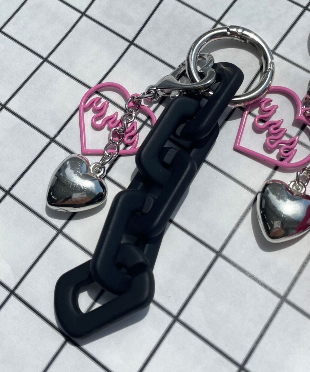 【ウィゴー/WEGO】のハートチェーンキーホルダー インテリア・キッズ・メンズ・レディースファッション・服の通販 founy(ファニー) 　ファッション　Fashion　レディースファッション　Fashion for Women　ミニ財布・二つ折り財布　Wallets & Card Cases　おすすめ　Recommended / Our Picks　キーホルダー　Keychain, Key Holder　スマホ　Smartphone, Mobile Device　チェーン　Chain, Chain Strap　財布　Wallet, Purse　ブラック|ID: prp329100004654807 ipo3291000000033843328