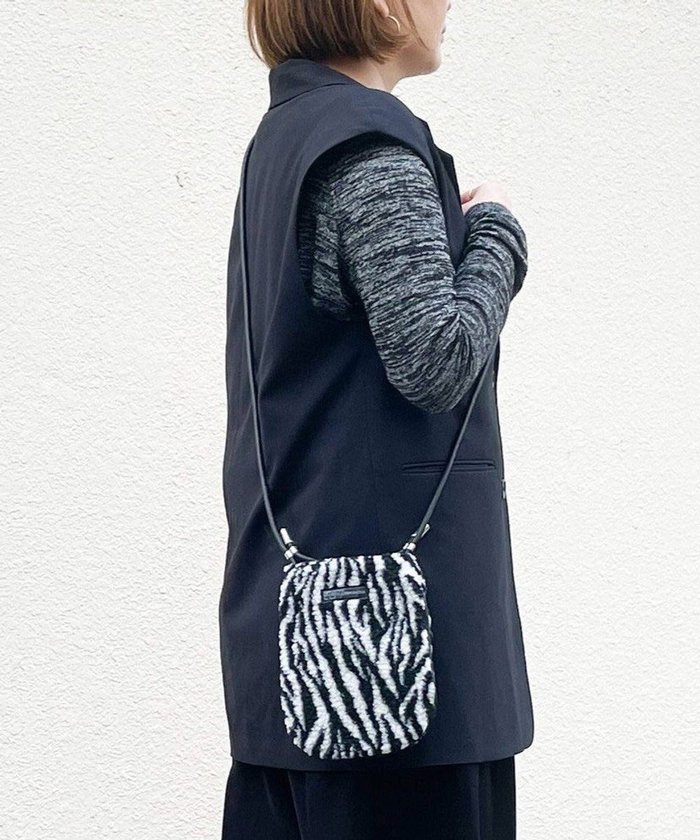 【ルートート/ROOTOTE】の1336【スマホショルダー】LT.ベビールー.ボア-A インテリア・キッズ・メンズ・レディースファッション・服の通販 founy(ファニー) https://founy.com/ ファッション Fashion レディースファッション Fashion for Women アクセサリー Fashion Accessories カメラ Camera Accessories ショルダー Shoulder, Shoulder Strap フォルム Silhouette, Form フラット Flat, Flat Shoes ベビー Baby, Babywear ポケット Pocket, Pocket Detail リップ Lip, Lip Motif ワンポイント One Point, Statement Accent 冬 Winter / This Winter スマホショルダーバッグ Smartphone Shoulder Bag |ID: prp329100004654824 ipo3291000000033660386