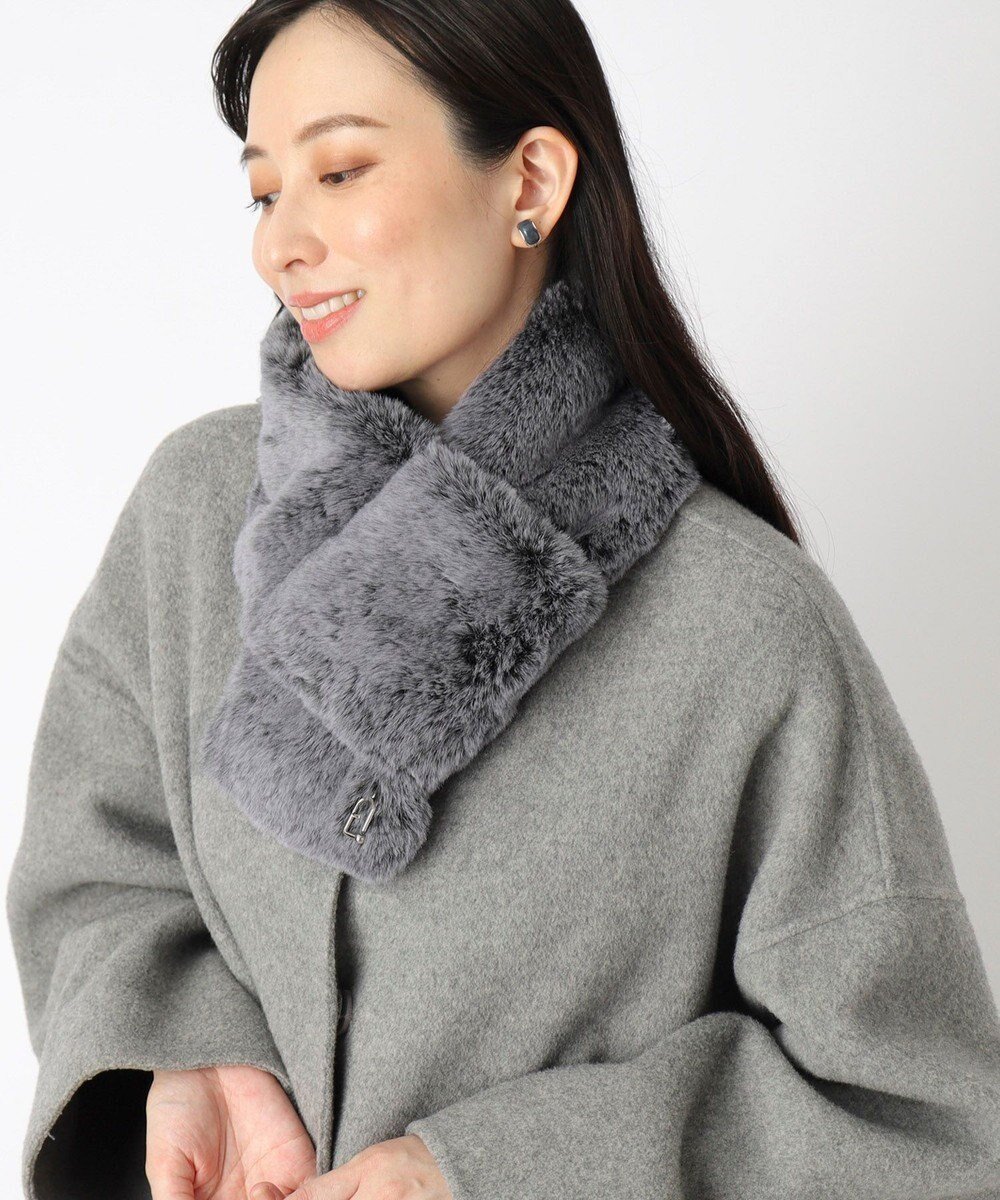 【ムーンバット/MOONBAT】の【WEB限定】FURLA スノートップ チャーム付きフェイクファーマフラー インテリア・キッズ・メンズ・レディースファッション・服の通販 founy(ファニー) ファッション Fashion レディースファッション Fashion for Women マフラー・スヌード / 冬小物の定番 Scarves & Mufflers イタリア Italy エレガント 上品 Elegant コレクション Collection, Seasonal Line シンプル Simple, Minimal スヌード Snood, Infinity Scarf チャーム Charm, Pendant パターン Pattern, Design Print フェイクファー Faux Fur, Imitation Fur フェミニン Feminine, Girly マフラー Scarf, Muffler リアル Real, Realistic リュクス Luxury, Elegant, High-End, Chic A/W・秋冬 Autumn/Winter ブラック|ID: prp329100004654827 ipo3291000000033660406
