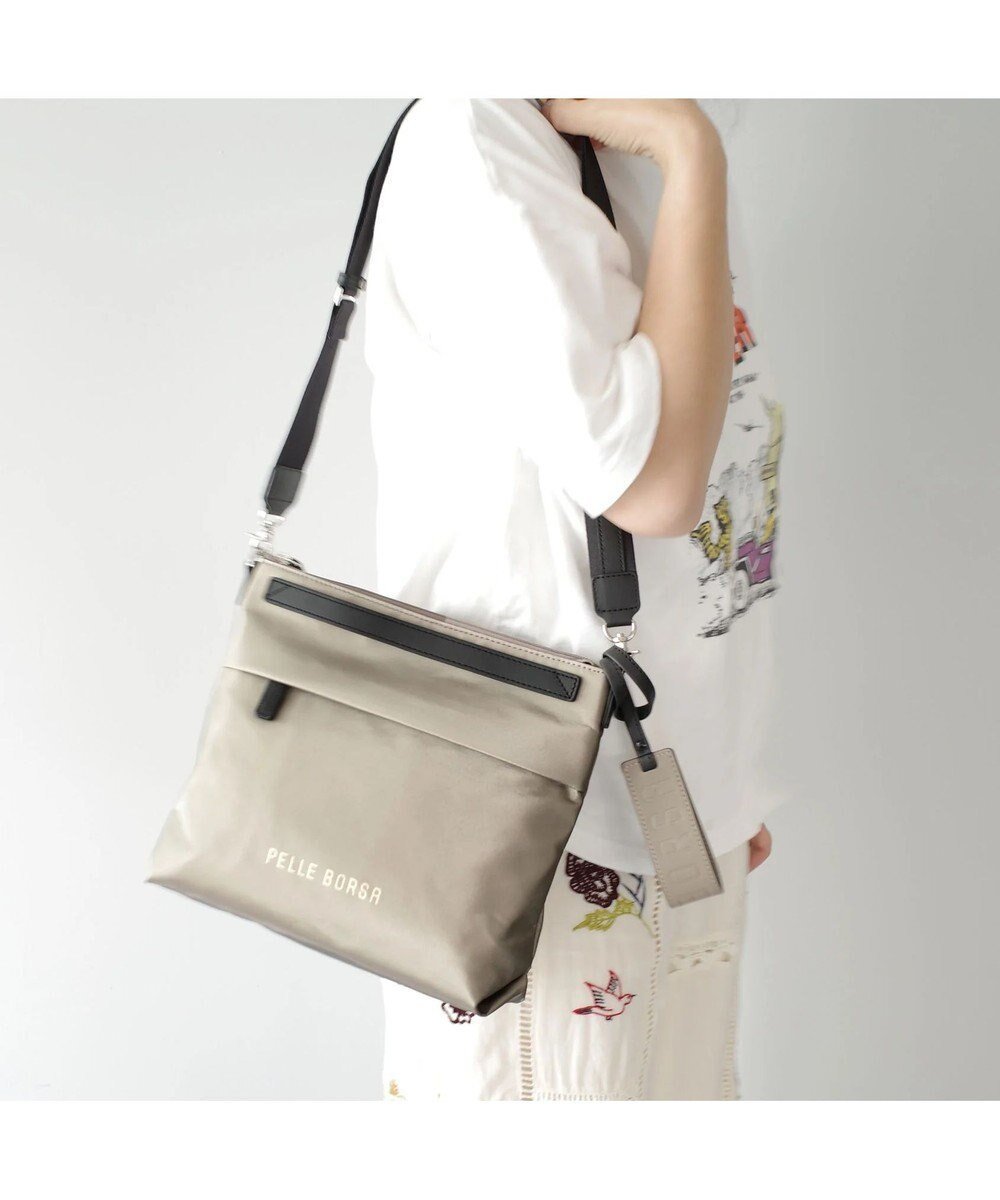 【ペレボルサ/PELLE BORSA】のミドルサイズショルダー Cheers チアーズ 4685 インテリア・キッズ・メンズ・レディースファッション・服の通販 founy(ファニー) 　ファッション　Fashion　レディースファッション　Fashion for Women　抗菌　Antibacterial, Bacteria-Resistant　ショルダー　Shoulder, Shoulder Strap　シルバー　Silver, Metallic Silver　スマート　Smart, Elegant　財布　Wallet, Purse　プリント　Print, Printed Pattern　ポケット　Pocket, Pocket Detail　おすすめ　Recommended / Our Picks　エレガント 上品　Elegant　トープ|ID: prp329100004655912 ipo3291000000033675960