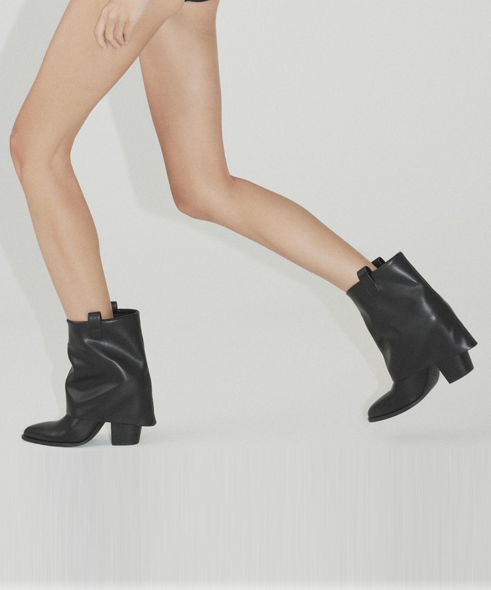 【スティーブマデン/STEVE MADDEN】の【non-no11月号掲載】LARK カバーショートブーツ インテリア・キッズ・メンズ・レディースファッション・服の通販 founy(ファニー) 　雑誌掲載アイテム　Magazine Picks & Fashion Features　ファッション雑誌　Fashion Magazines　ノンノ　non-no　ファッション　Fashion　レディースファッション　Fashion for Women　厚底　Platform Shoes　11月号　November Issue　シューズ　Shoes, Footwear　ショート　Short, Short Length　シンプル　Simple, Minimal　雑誌　Magazine, Fashion Magazine　バランス　Balance, Style Balance　マキシ　Maxi, Full Length　ミニスカート　Mini Skirt, Short Skirt　A/W・秋冬　Autumn/Winter　ブラック|ID: prp329100004655998 ipo3291000000033676679