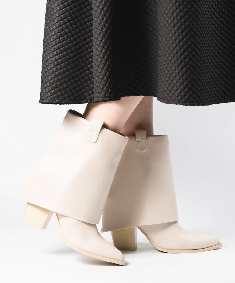 【スティーブマデン/STEVE MADDEN】の【non-no11月号掲載】LARK カバーショートブーツ インテリア・キッズ・メンズ・レディースファッション・服の通販 founy(ファニー) 　雑誌掲載アイテム　Magazine Picks & Fashion Features　ファッション雑誌　Fashion Magazines　ノンノ　non-no　ファッション　Fashion　レディースファッション　Fashion for Women　厚底　Platform Shoes　11月号　November Issue　シューズ　Shoes, Footwear　ショート　Short, Short Length　シンプル　Simple, Minimal　雑誌　Magazine, Fashion Magazine　バランス　Balance, Style Balance　マキシ　Maxi, Full Length　ミニスカート　Mini Skirt, Short Skirt　A/W・秋冬　Autumn/Winter　アイボリー|ID: prp329100004655998 ipo3291000000033676682
