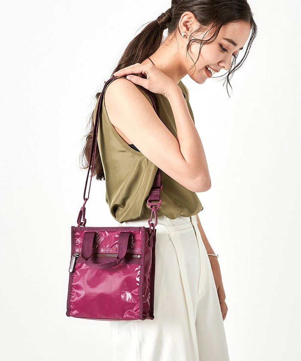 【レスポートサック/LeSportsac】のMINI N/S TOTE/パープルベリーシャイン 人気、トレンドファッション・服の通販 founy(ファニー) 　ファッション　Fashion　レディースファッション　Fashion for Women　バッグ　Bags　アウトドア　Outdoor Clothing　コレクション　Collection, Seasonal Line　軽量　Lightweight, Ultra Light　ショルダー　Shoulder, Shoulder Strap　スクエア　Square, Square Shape　スマート　Smart, Elegant　財布　Wallet, Purse　プリント　Print, Printed Pattern　ポケット　Pocket, Pocket Detail　ポーチ　Pouch, Small Case　おすすめ　Recommended / Our Picks　旅行　Travel　エレガント 上品　Elegant　 other-1|ID: prp329100004656065 ipo3291000000033677400
