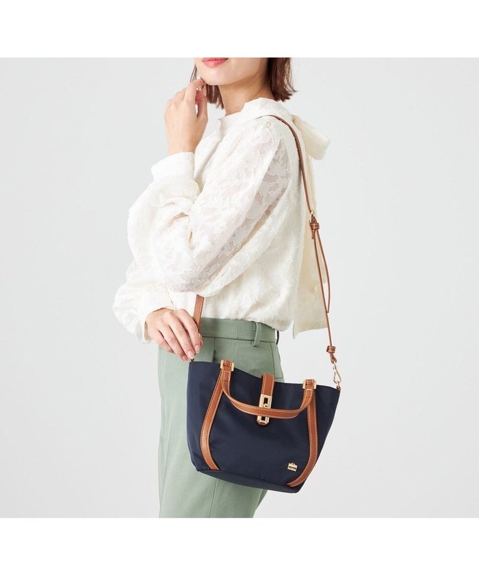 【ラ バガジェリー/LA BAGAGERIE】のひねり金具付きエレガンストート SSサイズ インテリア・キッズ・メンズ・レディースファッション・服の通販 founy(ファニー) https://founy.com/ ファッション Fashion レディースファッション Fashion for Women バッグ Bags ショルダー Shoulder, Shoulder Strap スマート Smart, Elegant フォルム Silhouette, Form ポケット Pocket, Pocket Detail エレガント 上品 Elegant |ID: prp329100004656300 ipo3291000000033679669