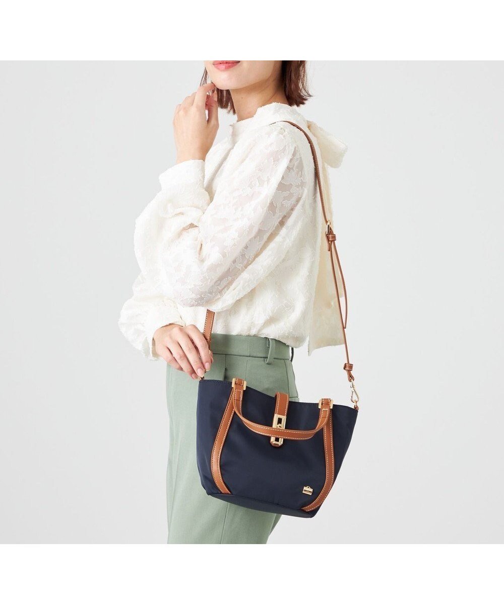 【ラ バガジェリー/LA BAGAGERIE】のひねり金具付きエレガンストート SSサイズ インテリア・キッズ・メンズ・レディースファッション・服の通販 founy(ファニー) ファッション Fashion レディースファッション Fashion for Women バッグ Bags ショルダー Shoulder, Shoulder Strap スマート Smart, Elegant フォルム Silhouette, Form ポケット Pocket, Pocket Detail エレガント 上品 Elegant ネイビー|ID: prp329100004656300 ipo3291000000033679671