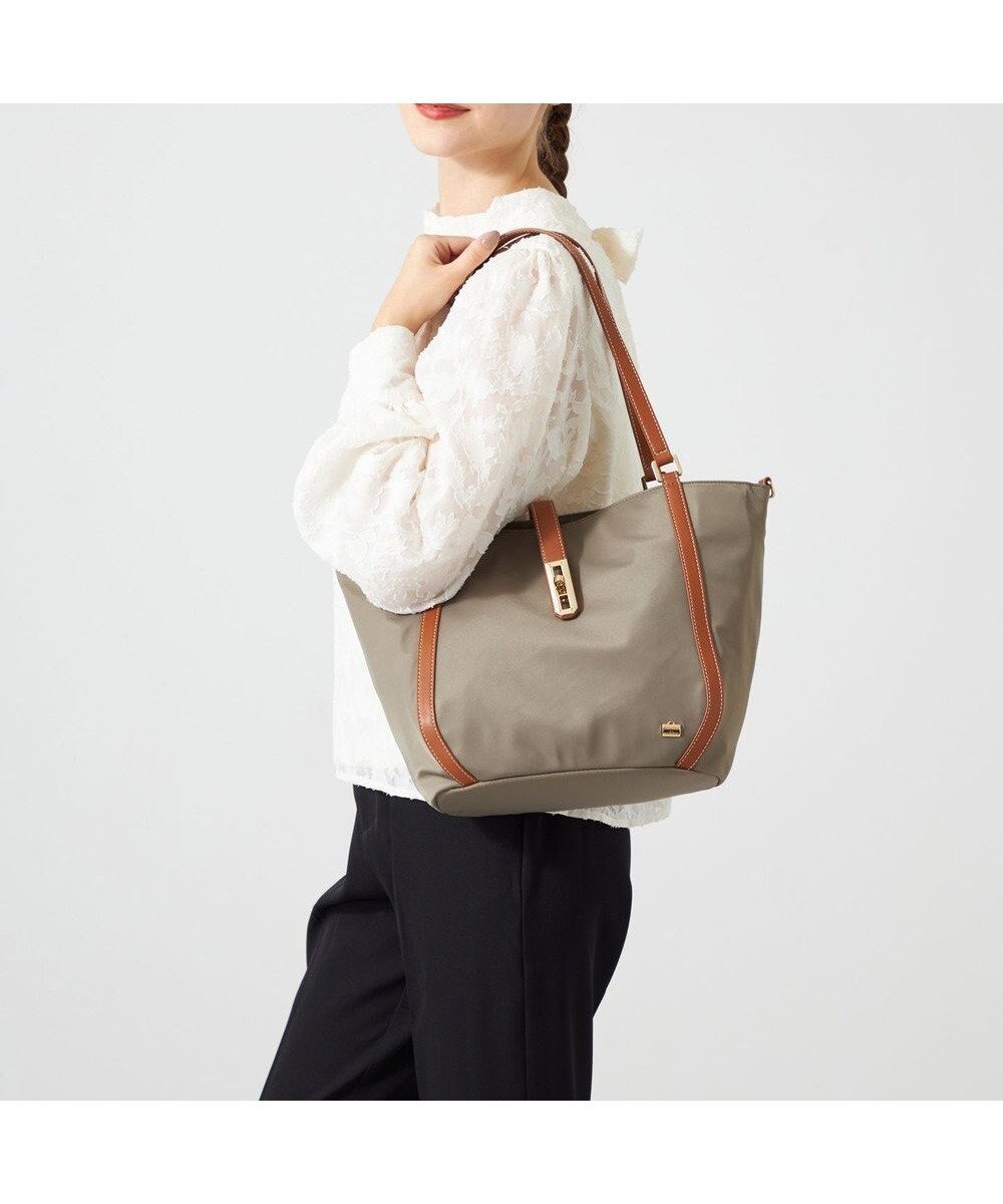 【ラ バガジェリー/LA BAGAGERIE】のひねり金具付きエレガンストート Sサイズ 人気、トレンドファッション・服の通販 founy(ファニー) ファッション Fashion レディースファッション Fashion for Women バッグ Bags エレガント 上品 Elegant ショルダー Shoulder, Shoulder Strap スマート Smart, Elegant フォルム Silhouette, Form ポケット Pocket, Pocket Detail other-1|ID: prp329100004656303 ipo3291000000033679683