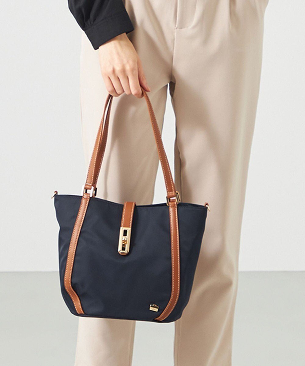 【ラ バガジェリー/LA BAGAGERIE】のひねり金具付きエレガンストート Sサイズ インテリア・キッズ・メンズ・レディースファッション・服の通販 founy(ファニー) ファッション Fashion レディースファッション Fashion for Women バッグ Bags エレガント 上品 Elegant ショルダー Shoulder, Shoulder Strap スマート Smart, Elegant フォルム Silhouette, Form ポケット Pocket, Pocket Detail ネイビー|ID: prp329100004656303 ipo3291000000033679690