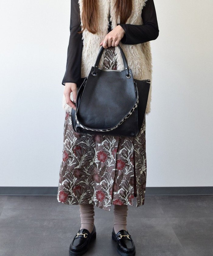 【インター ショシュール/INTER-CHAUSSURES】の【RIPANI】レザーハンドバッグ インテリア・キッズ・メンズ・レディースファッション・服の通販 founy(ファニー) https://founy.com/ ファッション Fashion レディースファッション Fashion for Women バッグ Bags イタリア Italy コレクション Collection, Seasonal Line シンプル Simple, Minimal ベーシック Basic, Essential ラップ Wrap, Wrap Design |ID: prp329100004656420 ipo3291000000033680777