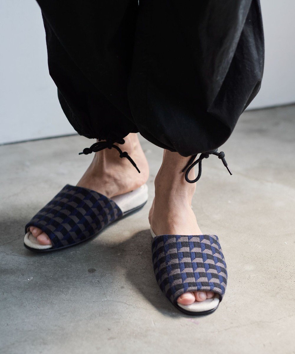 【ルームアンドスプール/LOOM&SPOOL】のGeoVis吊り込みスリッパ インテリア・キッズ・メンズ・レディースファッション・服の通販 founy(ファニー) ファッション Fashion レディースファッション Fashion for Women 抗菌 Antibacterial, Bacteria-Resistant シューズ Shoes, Footwear ジュート Jute, Natural Fiber スリッパ Slippers, Room Shoes ネイビー|ID: prp329100004656464 ipo3291000000033681196