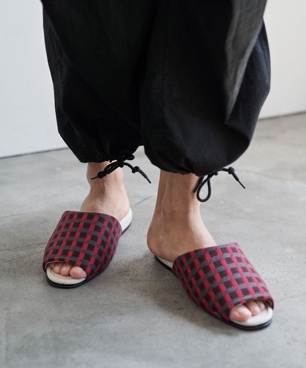 【ルームアンドスプール/LOOM&SPOOL】のGeoVis吊り込みスリッパ インテリア・キッズ・メンズ・レディースファッション・服の通販 founy(ファニー) ファッション Fashion レディースファッション Fashion for Women 抗菌 Antibacterial, Bacteria-Resistant シューズ Shoes, Footwear ジュート Jute, Natural Fiber スリッパ Slippers, Room Shoes レッド|ID: prp329100004656464 ipo3291000000033681197