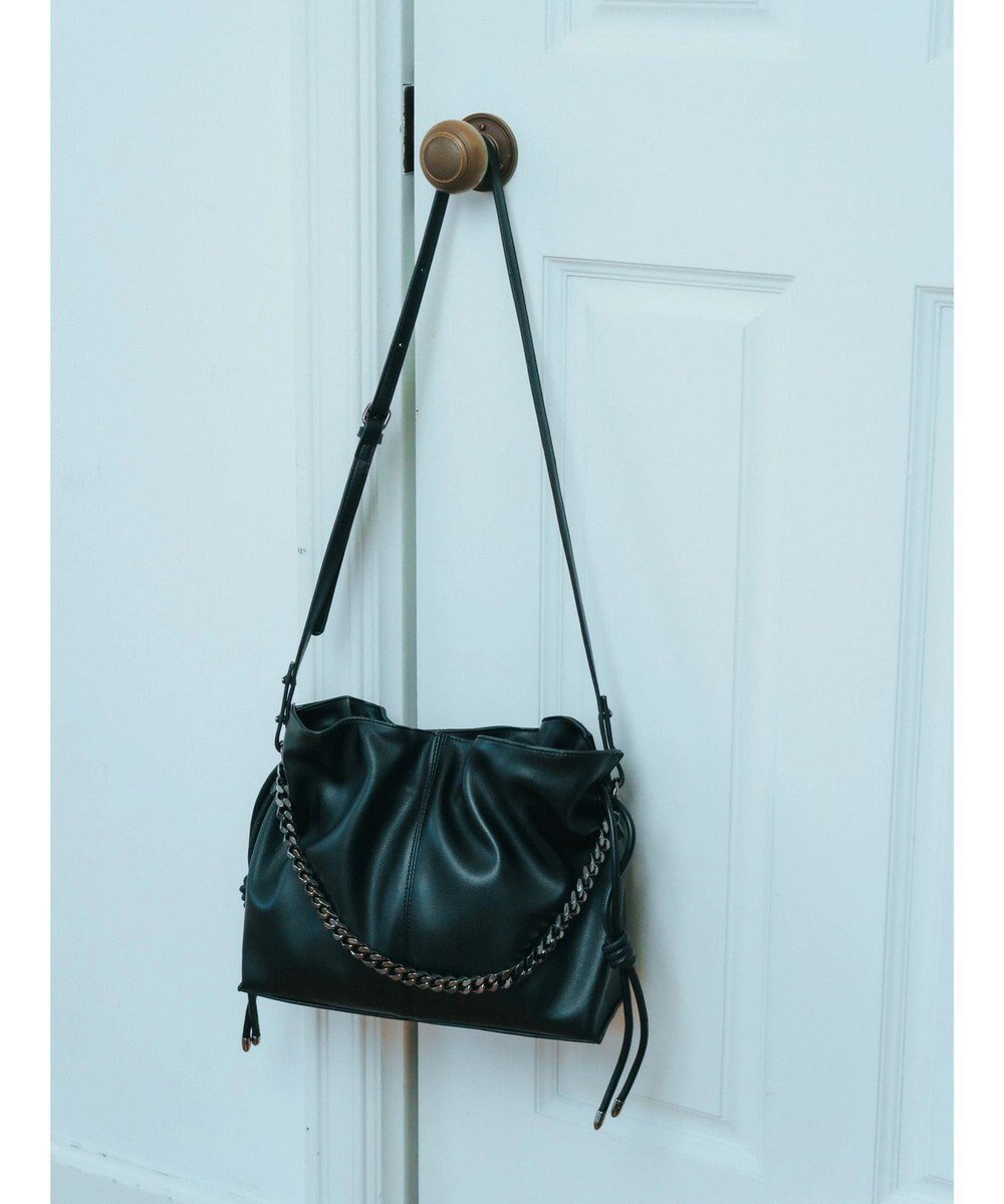 【イェッカ ヴェッカ/YECCA VECCA】の【CLASSY.掲載】2wayチェーンギャザーバッグ インテリア・キッズ・メンズ・レディースファッション・服の通販 founy(ファニー) 　雑誌掲載アイテム　Magazine Picks & Fashion Features　ファッション雑誌　Fashion Magazines　クラッシィ　CLASSY.　ファッション　Fashion　レディースファッション　Fashion for Women　バッグ　Bags　おすすめ　Recommended / Our Picks　ギャザー　Gathered, Ruffled　クール　Cool, Chic　ショルダー　Shoulder, Shoulder Strap　チェーン　Chain, Chain Strap　雑誌　Magazine, Fashion Magazine　Black|ID: prp329100004656598 ipo3291000000033682533