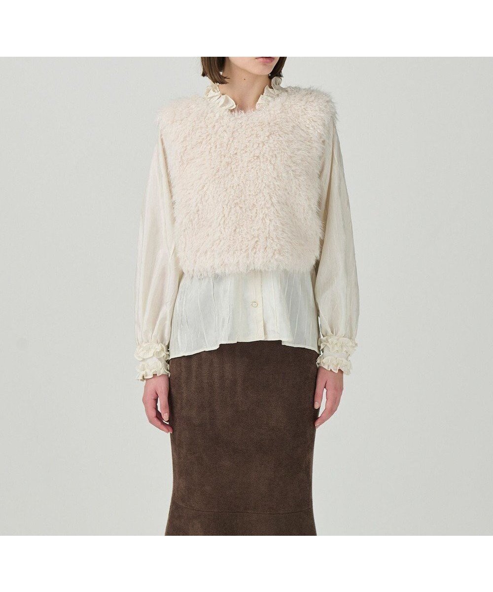 【グレース コンチネンタル/GRACE CONTINENTAL】のショートファーベスト 人気、トレンドファッション・服の通販 founy(ファニー) 　ファッション　Fashion　レディースファッション　Fashion for Women　アウター　Coat / Outerwear Collection　トップス・カットソー　Cut & Sew Tops　ベスト&ジレ / 重ね着スタイル　Vests & Gilets　コンパクト　Compact, Small Size　スマート　Smart, Elegant　ダブル　Double, Double-Breasted　プリント　Print, Printed Pattern　ベスト　Vest, Waistcoat　秋　Autumn　A/W・秋冬　Autumn/Winter　 other-1|ID: prp329100004656605 ipo3291000000033682574