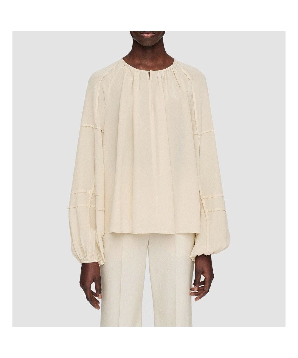【ジョゼフ/JOSEPH】のクレープ ド ソワ リラックスフィットブラウス インテリア・キッズ・メンズ・レディースファッション・服の通販 founy(ファニー) ファッション Fashion レディースファッション Fashion for Women トップス・カットソー Cut & Sew Tops シャツ・ブラウス・オフィスカジュアル Elegant Blouses & Button-Ups クラシック Classic, Timeless Style シルク Silk, 100% Silk ドレープ Drape, Draping Fabric フィット Fit, Slim Fit リラックス Relax, Relaxed Fit 定番 Standard, Basic Item A/W・秋冬 Autumn/Winter 軽量 Lightweight, Ultra Light Oat|ID: prp329100004656736 ipo3291000000033683794