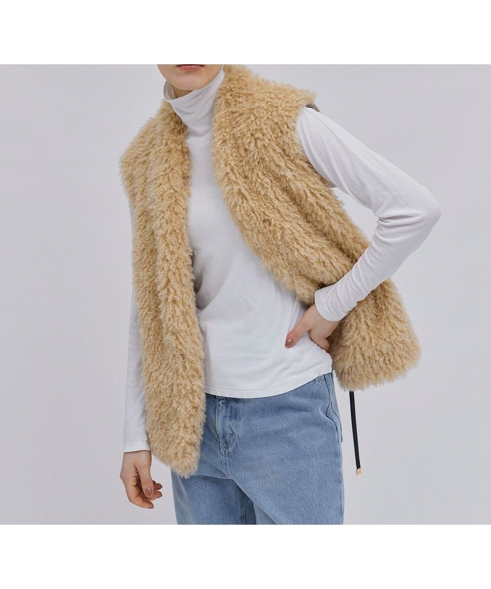 【ベイジ,/BEIGE,】の【GISELe 12月号掲載】PUY / フェイクファーベスト 人気、トレンドファッション・服の通販 founy(ファニー) 　雑誌掲載アイテム　Magazine Picks & Fashion Features　ファッション雑誌　Fashion Magazines　ジゼル　GISELe　ファッション　Fashion　レディースファッション　Fashion for Women　アウター　Coat / Outerwear Collection　トップス・カットソー　Cut & Sew Tops　ベスト&ジレ / 重ね着スタイル　Vests & Gilets　12月号　December Issue　ストール　Stole, Wrap　ベスト　Vest, Waistcoat　エレガント 上品　Elegant　A/W・秋冬　Autumn/Winter　雑誌　Magazine, Fashion Magazine　 other-1|ID: prp329100004656813 ipo3291000000033684892