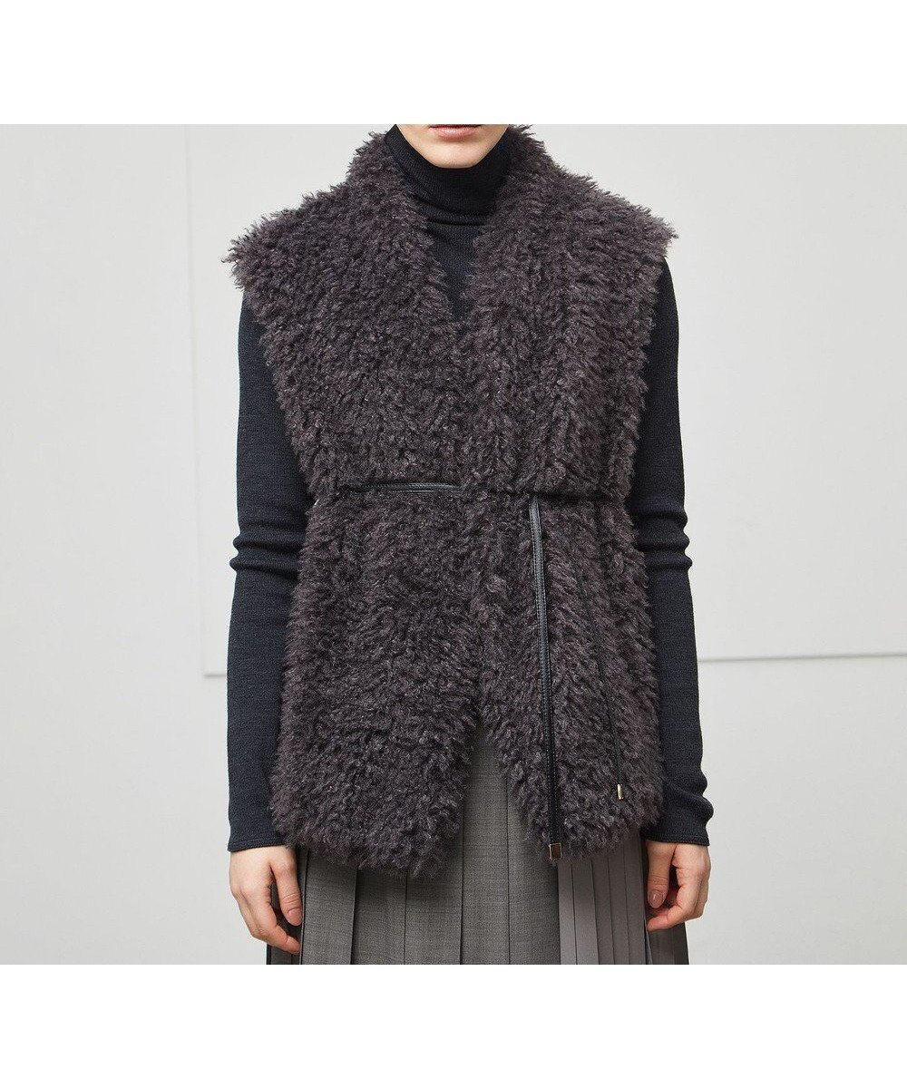 【ベイジ,/BEIGE,】の【GISELe 12月号掲載】PUY / フェイクファーベスト インテリア・キッズ・メンズ・レディースファッション・服の通販 founy(ファニー) 　雑誌掲載アイテム　Magazine Picks & Fashion Features　ファッション雑誌　Fashion Magazines　ジゼル　GISELe　ファッション　Fashion　レディースファッション　Fashion for Women　アウター　Coat / Outerwear Collection　トップス・カットソー　Cut & Sew Tops　ベスト&ジレ / 重ね着スタイル　Vests & Gilets　12月号　December Issue　ストール　Stole, Wrap　ベスト　Vest, Waistcoat　エレガント 上品　Elegant　A/W・秋冬　Autumn/Winter　雑誌　Magazine, Fashion Magazine　C Gray|ID: prp329100004656813 ipo3291000000033684894