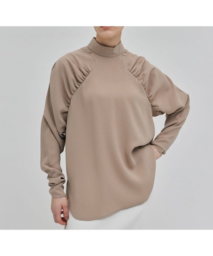 【ベイジ,/BEIGE,】の【洗える】FLEUR / ギャザーブラウス インテリア・キッズ・メンズ・レディースファッション・服の通販 founy(ファニー) https://founy.com/ ファッション Fashion レディースファッション Fashion for Women トップス・カットソー Cut & Sew Tops シャツ・ブラウス・オフィスカジュアル Elegant Blouses & Button-Ups とろみ Fluid, Flowy Fabric ギャザー Gathered, Ruffled サテン Satin, Glossy Fabric セットアップ Set-Up, Coordinated Outfit フォルム Silhouette, Form モックネック Mock Neck, Short Turtleneck ロング Long, Long-Length エレガント 上品 Elegant 人気 Popular, Best Seller 夏 Summer S/S・春夏 SS, Spring/Summer, Warm Season 洗える Machine Washable A/W・秋冬 Autumn/Winter |ID: prp329100004656886 ipo3291000000035093613