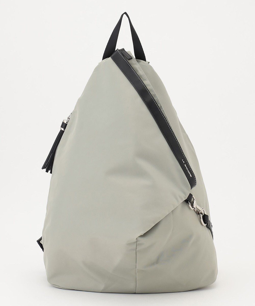【ラ バガジェリー/LA BAGAGERIE】のトライアングルリュックサック インテリア・キッズ・メンズ・レディースファッション・服の通販 founy(ファニー) ファッション Fashion レディースファッション Fashion for Women バッグ Bags シンプル Simple, Minimal スマート Smart, Elegant タッセル Tassel, Fringe トライアングル Triangle, Triangular Shape ポケット Pocket, Pocket Detail リュック Backpack, Rucksack ライトグレー|ID: prp329100004657001 ipo3291000000034876105