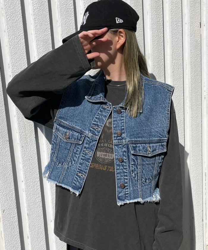 【ウィゴー/WEGO】のデニムショートベスト インテリア・キッズ・メンズ・レディースファッション・服の通販 founy(ファニー) https://founy.com/ ファッション Fashion レディースファッション Fashion for Women アウター Coat / Outerwear Collection トップス・カットソー Cut & Sew Tops ベスト&ジレ / 重ね着スタイル Vests & Gilets おすすめ Recommended / Our Picks インナー Innerwear ショート Short, Short Length ジャケット Jacket, Outerwear スマホ Smartphone, Mobile Device ダメージ Distressed, Destroyed デニム Denim, Jeans Material フロント Front, Front Design ベスト Vest, Waistcoat 夏 Summer 春 Spring S/S・春夏 SS, Spring/Summer, Warm Season |ID: prp329100004657075 ipo3291000000033687694