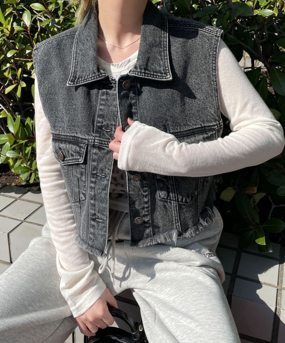 【ウィゴー/WEGO】のデニムショートベスト インテリア・キッズ・メンズ・レディースファッション・服の通販 founy(ファニー) 　ファッション　Fashion　レディースファッション　Fashion for Women　アウター　Coat / Outerwear Collection　トップス・カットソー　Cut & Sew Tops　ベスト&ジレ / 重ね着スタイル　Vests & Gilets　おすすめ　Recommended / Our Picks　インナー　Innerwear　ショート　Short, Short Length　ジャケット　Jacket, Outerwear　スマホ　Smartphone, Mobile Device　ダメージ　Distressed, Destroyed　デニム　Denim, Jeans Material　フロント　Front, Front Design　ベスト　Vest, Waistcoat　夏　Summer　春　Spring　S/S・春夏　SS, Spring/Summer, Warm Season　ブラックその他|ID: prp329100004657075 ipo3291000000033687696