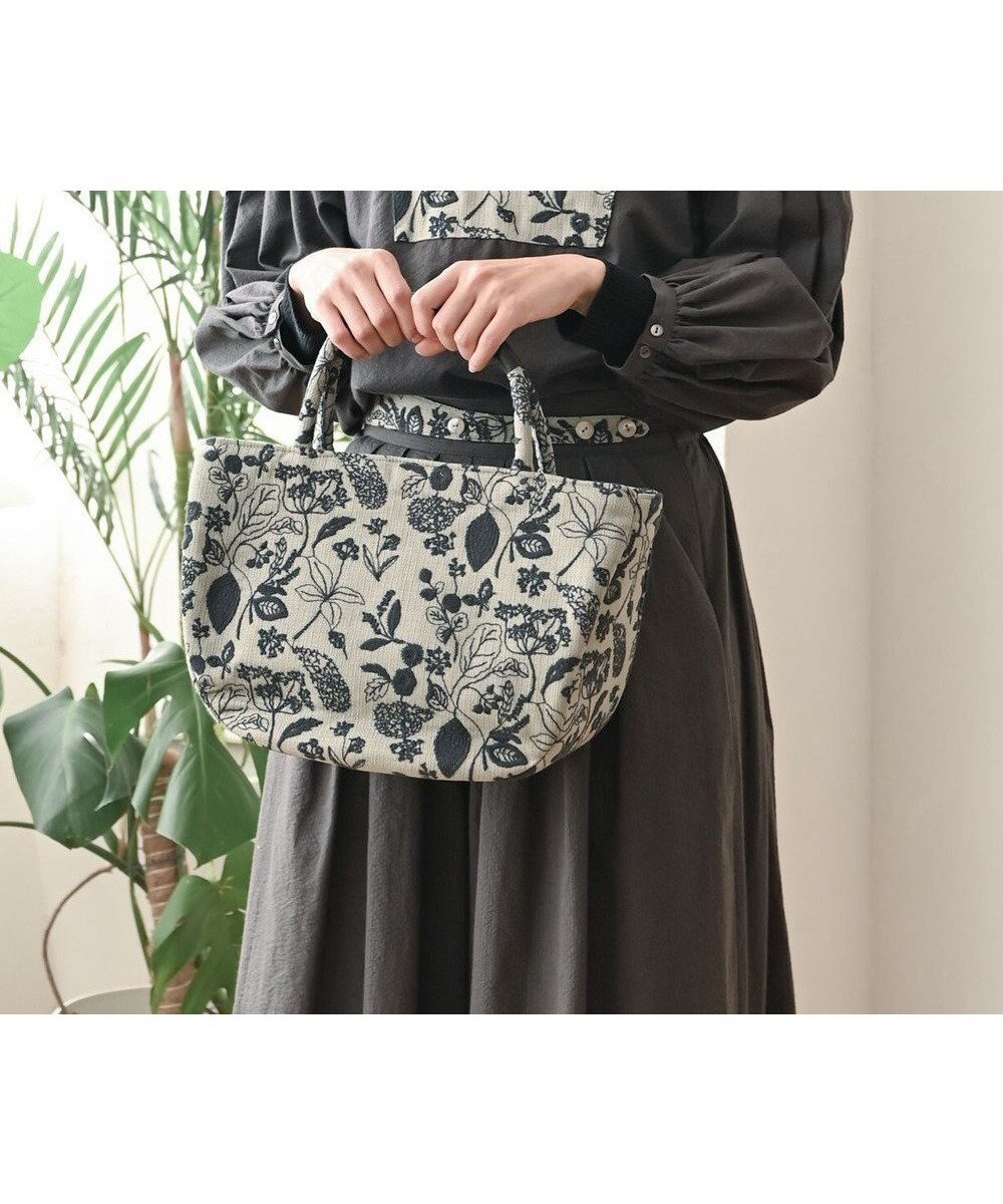 【アンドウール/AND WOOL】の筆記帳刺繍の半円バッグ インテリア・キッズ・メンズ・レディースファッション・服の通販 founy(ファニー) 　ファッション　Fashion　レディースファッション　Fashion for Women　バッグ　Bags　ポケット　Pocket, Pocket Detail　モチーフ　Motif, Design Theme　再入荷　Restock / Back in Stock　グレー|ID: prp329100004657306 ipo3291000000033689607