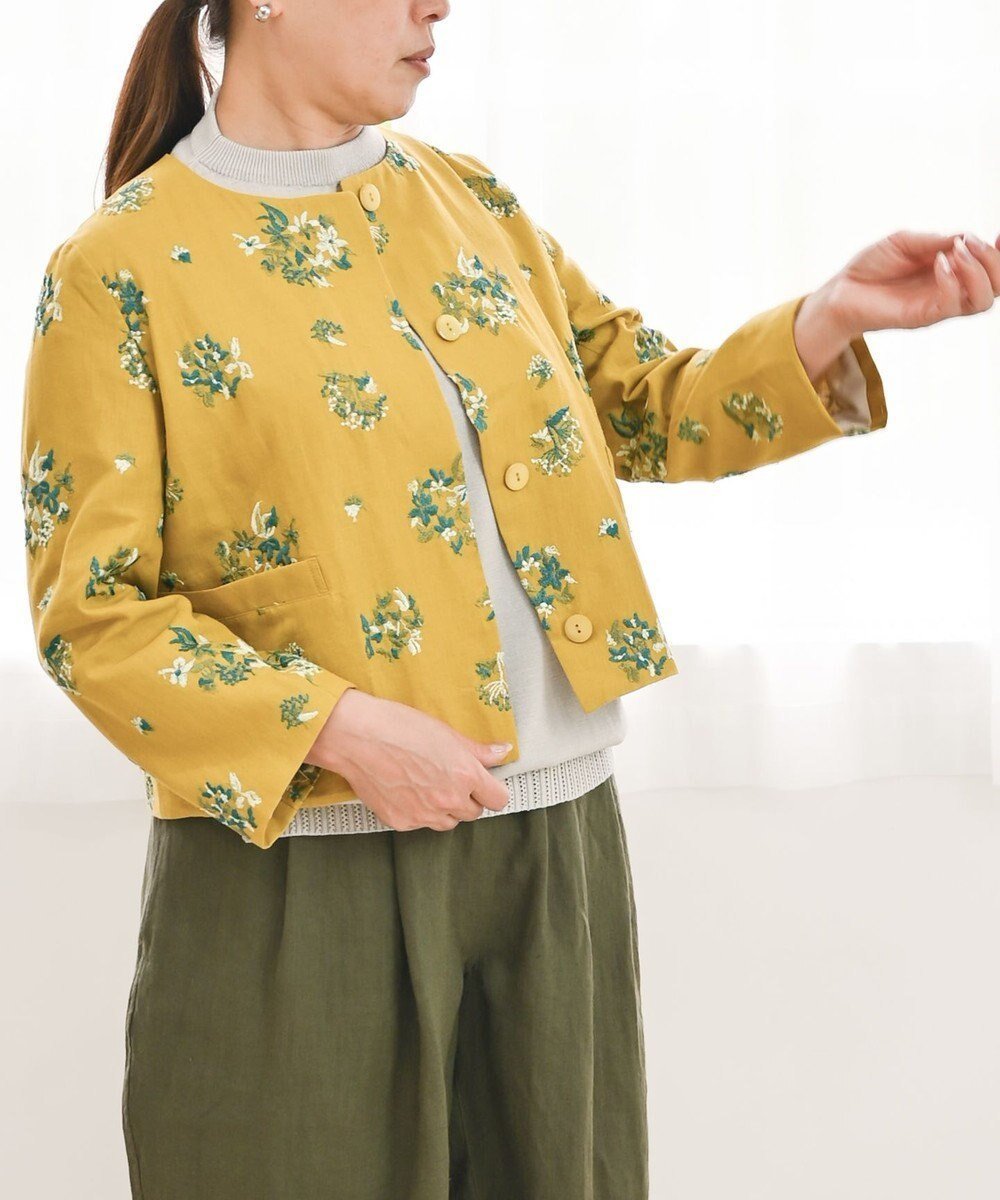 【ムーク/muuc】の〈コットン×リネン〉〈高品質なドライタッチ生地〉〈遠州織物の工場で織られた上質なコットン生地〉野小花刺繍 ノーカラージャケット インテリア・キッズ・メンズ・レディースファッション・服の通販 founy(ファニー) 　ファッション　Fashion　レディースファッション　Fashion for Women　アウター　Coat / Outerwear Collection　レディースジャケット・軽アウター　Jackets　ノーカラージャケット / シンプル上品コーデ　Collarless Jackets　キャンバス　Canvas, Canvas Fabric　ショート　Short, Short Length　シンプル　Simple, Minimal　ジャケット　Jacket, Outerwear　定番　Standard, Basic Item　手編み　Hand-Knitted, Handmade Knit　人気　Popular, Best Seller　パターン　Pattern, Design Print　リネン　Linen, Linen Fabric　A/W・秋冬　Autumn/Winter　S/S・春夏　SS, Spring/Summer, Warm Season　再入荷　Restock / Back in Stock　夏　Summer　エレガント 上品　Elegant　イエロー|ID: prp329100004657312 ipo3291000000033689653