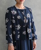 【ムーク/muuc】の〈コットン×リネン〉〈高品質なドライタッチ生地〉〈遠州織物の工場で織られた上質なコットン生地〉野小花刺繍 ノーカラージャケット ネイビー|ID: prp329100004657312 ipo3291000000033689654