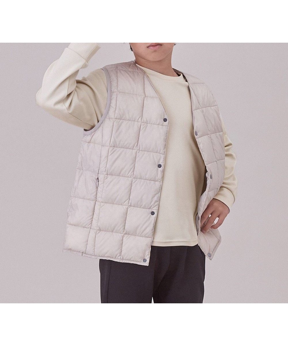 【アンフィーロ/UNFILO / KIDS】の【120-150cm】TAION Vネックベスト(UNISEX) インテリア・キッズ・メンズ・レディースファッション・服の通販 founy(ファニー) 　ファッション　Fashion　キッズファッション　Fashion for Kids　アウター　Coat Outerwear /Kids　ユニセックス　Unisex, Genderless　インナー　Innerwear　コラボ　Collaboration, Collab　コンパクト　Compact, Small Size　ジャケット　Jacket, Outerwear　ダウン　Down, Puffer　パーカー　Hoodie, Parka　フェザー　Feather, Feather Detail　ベスト　Vest, Waistcoat　人気　Popular, Best Seller　冬　Winter / This Winter　A/W・秋冬　Autumn/Winter　防寒　Cold Protection, Winter-Ready　グレージュ|ID: prp329100004657464 ipo3291000000033707691