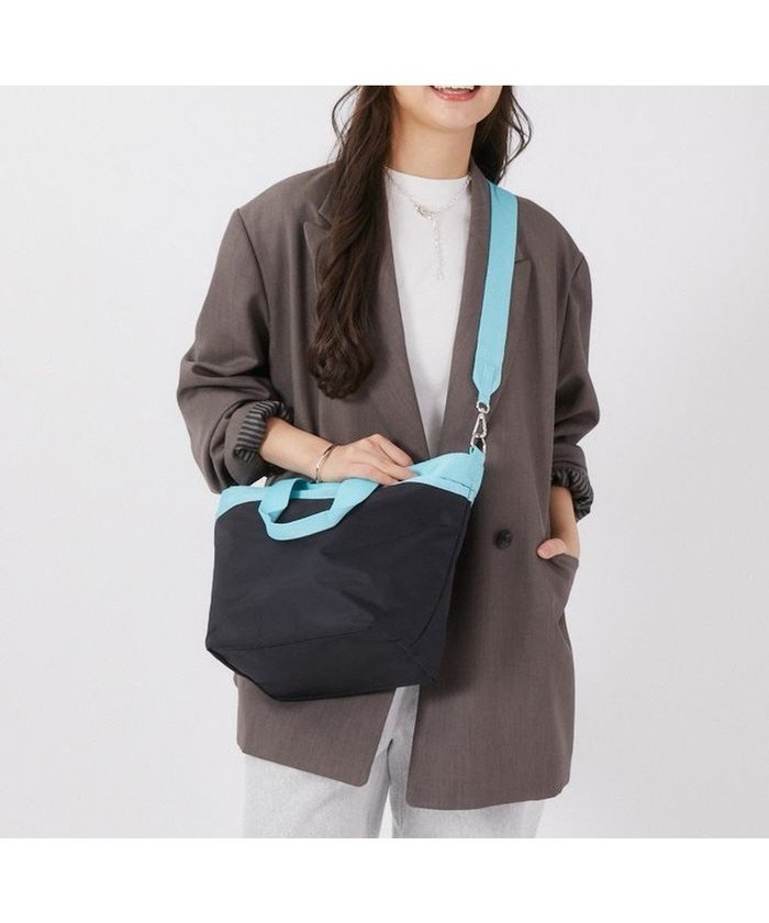 【レスポートサック/LeSportsac】のBUCKET TOTE/ディープシー/ペールターコイズ インテリア・キッズ・メンズ・レディースファッション・服の通販 founy(ファニー) https://founy.com/ ファッション Fashion レディースファッション Fashion for Women バッグ Bags 軽量 Lightweight, Ultra Light 財布 Wallet, Purse トラベル Travel, Travel Gear プリント Print, Printed Pattern ポケット Pocket, Pocket Detail 無地 Plain, Solid Color 旅行 Travel |ID: prp329100004657565 ipo3291000000033708503