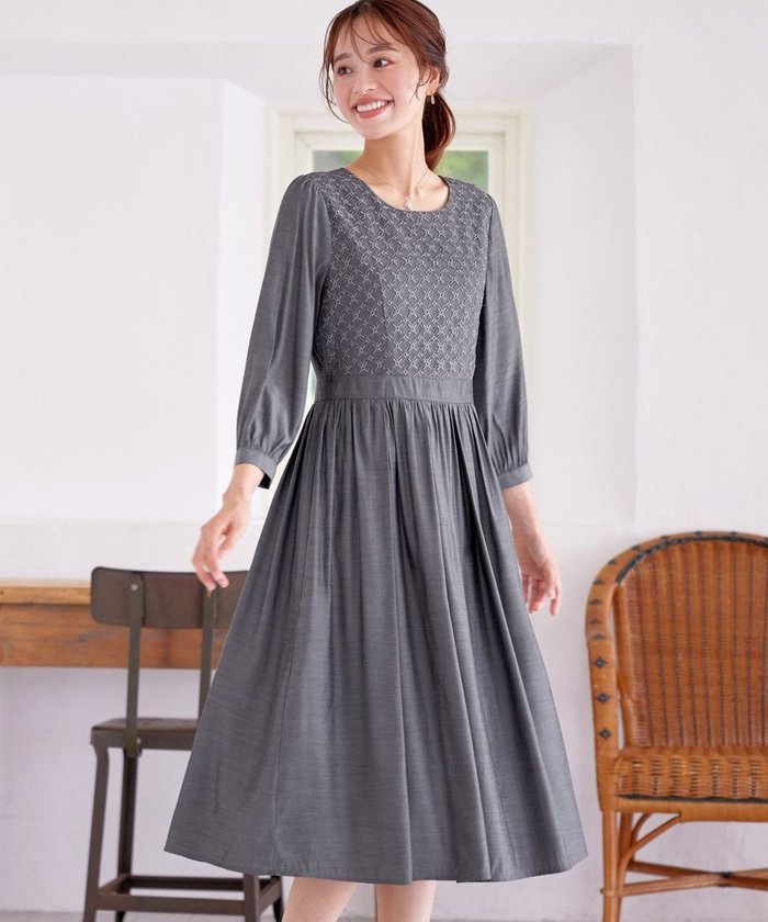 【ティアクラッセ/Tiaclasse】のレース切替ワンピース インテリア・キッズ・メンズ・レディースファッション・服の通販 founy(ファニー) https://founy.com/ ファッション Fashion レディースファッション Fashion for Women ワンピース Dresses アクセサリー Fashion Accessories ウォッシャブル Machine Washable エレガント 上品 Elegant オケージョン Occasion Wear 春 Spring 洗える Machine Washable 秋 Autumn カーディガン Cardigan, Knitwear 切替 Switching, Contrast Panel シャンタン Shantung, Silk-Like Fabric チュニック Tunic, Long Top ドッキング Docking, Mixed Material ドレープ Drape, Draping Fabric フレア Flare, Flared ラウンド Round, Round Neck レース Lace, Lace Fabric 冬 Winter / This Winter A/W・秋冬 Autumn/Winter 再入荷 Restock / Back in Stock 夏 Summer 新作・新入荷 New Arrivals / New In 結婚式 Wedding |ID: prp329100004657747 ipo3291000000033710284