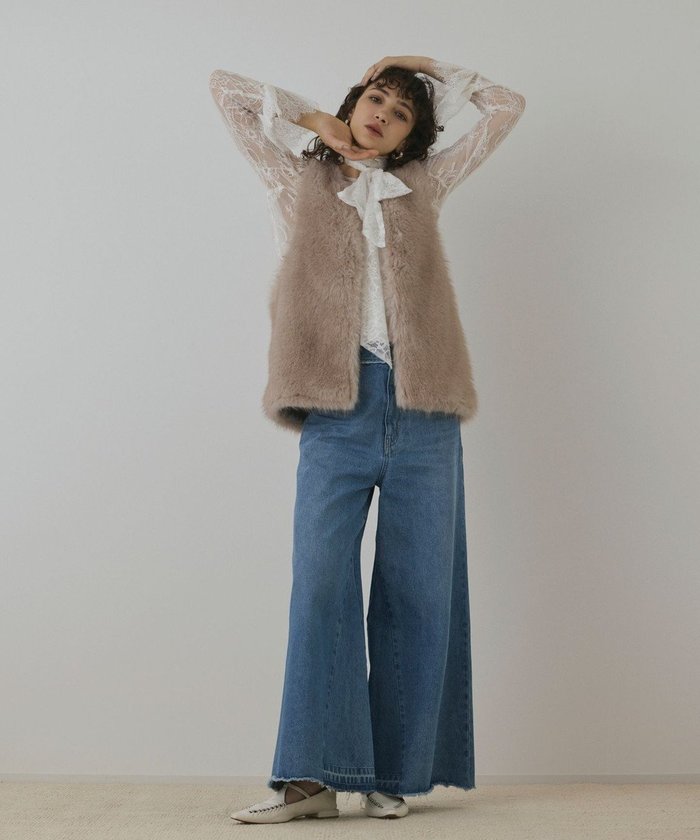 【グレース コンチネンタル/GRACE CONTINENTAL】のフェイクフォックスファ-ベスト インテリア・キッズ・メンズ・レディースファッション・服の通販 founy(ファニー) https://founy.com/ ファッション Fashion レディースファッション Fashion for Women アウター Coat / Outerwear Collection コート・ロングコート・ピーコート Long Coats, Peacoats & More レディースジャケット・軽アウター Jackets 新作・新入荷 New Arrivals / New In シンプル Simple, Minimal ジャケット Jacket, Outerwear デニム Denim, Jeans Material フォックス Fox, Fox Fur ベスト Vest, Waistcoat ラグジュアリー Luxury, Elegant リアル Real, Realistic A/W・秋冬 Autumn/Winter |ID: prp329100004657749 ipo3291000000033710294