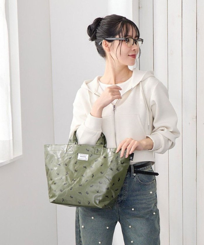 【ルートート/ROOTOTE】の3603【ラミネート加工 舟形】 EU.デリ.ラミネート-S インテリア・キッズ・メンズ・レディースファッション・服の通販 founy(ファニー) https://founy.com/ ファッション Fashion レディースファッション Fashion for Women バッグ Bags カメラ Camera Accessories 傘 Umbrella, Parasol ドット Polka Dot, Dot Pattern パターン Pattern, Design Print プリント Print, Printed Pattern ポケット Pocket, Pocket Detail ポーチ Pouch, Small Case モチーフ Motif, Design Theme ランダム Random, Irregular 新作・新入荷 New Arrivals / New In |ID: prp329100004658554 ipo3291000000033716602