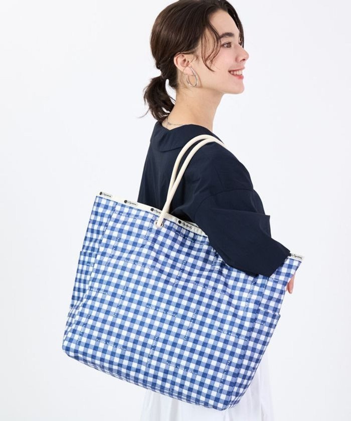 【レスポートサック/LeSportsac】の【天使なんかじゃない】LARGE 2 WAY TOTE/テンシナンカジャナイ インテリア・キッズ・メンズ・レディースファッション・服の通販 founy(ファニー) https://founy.com/ ファッション Fashion レディースファッション Fashion for Women バッグ Bags ギンガム Gingham, Gingham Fabric 軽量 Lightweight, Ultra Light シンプル Simple, Minimal スペシャル Special, Limited Edition 雑誌 Magazine, Fashion Magazine チェック Check, Plaid, Tartan トラベル Travel, Travel Gear プリント Print, Printed Pattern ポケット Pocket, Pocket Detail リバーシブル Reversible, Two-Sided おすすめ Recommended / Our Picks 旅行 Travel ビジネス 仕事 通勤 Business / Work / Commuting |ID: prp329100004658836 ipo3291000000033718705