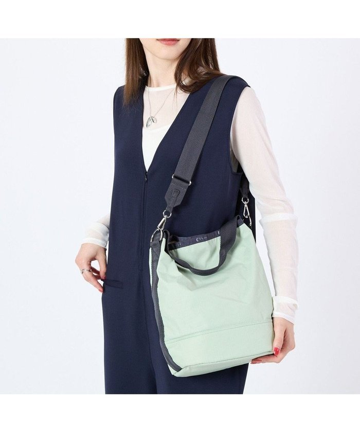【レスポートサック/LeSportsac】のCONVERTIBLE BUCKET BAG/フロスティグリーン/サンダー インテリア・キッズ・メンズ・レディースファッション・服の通販 founy(ファニー) https://founy.com/ ファッション Fashion レディースファッション Fashion for Women 軽量 Lightweight, Ultra Light ショルダー Shoulder, Shoulder Strap トラベル Travel, Travel Gear 手帳 Planner, Notebook 人気 Popular, Best Seller バケツ Bucket, Bucket Style プリント Print, Printed Pattern ポケット Pocket, Pocket Detail マグネット Magnet, Magnetic Closure 無地 Plain, Solid Color 旅行 Travel エレガント 上品 Elegant ビジネス 仕事 通勤 Business / Work / Commuting |ID: prp329100004658854 ipo3291000000033718782