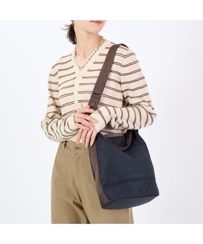 【レスポートサック/LeSportsac】のCONVERTIBLE BUCKET BAG/ディープシー/ダークチョコレート インテリア・キッズ・メンズ・レディースファッション・服の通販 founy(ファニー) https://founy.com/ ファッション Fashion レディースファッション Fashion for Women 軽量 Lightweight, Ultra Light ショルダー Shoulder, Shoulder Strap トラベル Travel, Travel Gear 手帳 Planner, Notebook 人気 Popular, Best Seller バケツ Bucket, Bucket Style プリント Print, Printed Pattern ポケット Pocket, Pocket Detail マグネット Magnet, Magnetic Closure 無地 Plain, Solid Color 旅行 Travel ビジネス 仕事 通勤 Business / Work / Commuting |ID: prp329100004658855 ipo3291000000033718784