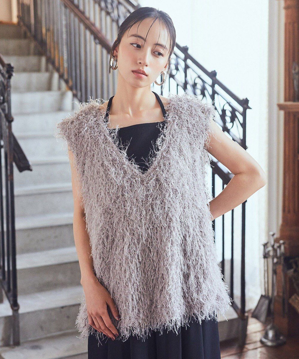 【アースミュージックアンドエコロジー/earth music&ecology】のふさふさベスト インテリア・キッズ・メンズ・レディースファッション・服の通販 founy(ファニー) 　ファッション　Fashion　レディースファッション　Fashion for Women　アウター　Coat / Outerwear Collection　トップス・カットソー　Cut & Sew Tops　ベスト&ジレ / 重ね着スタイル　Vests & Gilets　おすすめ　Recommended / Our Picks　ベスト　Vest, Waistcoat　ポケット　Pocket, Pocket Detail　A/W・秋冬　Autumn/Winter　Gray Beige|ID: prp329100004658989 ipo3291000000033719424