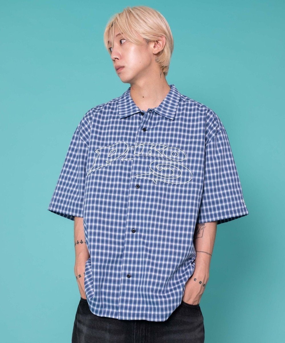 【ウィゴー/WEGO】の別注PIKOチェックグラフィックシャツ(SS) インテリア・キッズ・メンズ・レディースファッション・服の通販 founy(ファニー) 　ファッション　Fashion　レディースファッション　Fashion for Women　トップス・カットソー　Cut & Sew Tops　シャツ・ブラウス・オフィスカジュアル　Elegant Blouses & Button-Ups　アロハ　Aloha　春　Spring　カーゴパンツ　Cargo Pants, Utility Pants　グラフィック　Graphic, Graphic Design　コラボ　Collaboration, Collab　サンダル　Sandals, Summer Shoes　ショーツ　Shorts, Short Pants　スニーカー　Sneakers, Trainers　スマホ　Smartphone, Mobile Device　チェック　Check, Plaid, Tartan　デニム　Denim, Jeans Material　トレンド　Trend, Trending Now　ビッグ　Big, Oversized　フロント　Front, Front Design　別注　Limited Edition, Custom Order　半袖　Short Sleeve, Half Sleeve　リラックス　Relax, Relaxed Fit　ワイド　Wide, Wide Fit　ワンポイント　One Point, Statement Accent　S/S・春夏　SS, Spring/Summer, Warm Season　おすすめ　Recommended / Our Picks　夏　Summer　ブルーチェック1|ID: prp329100004659132 ipo3291000000033720252