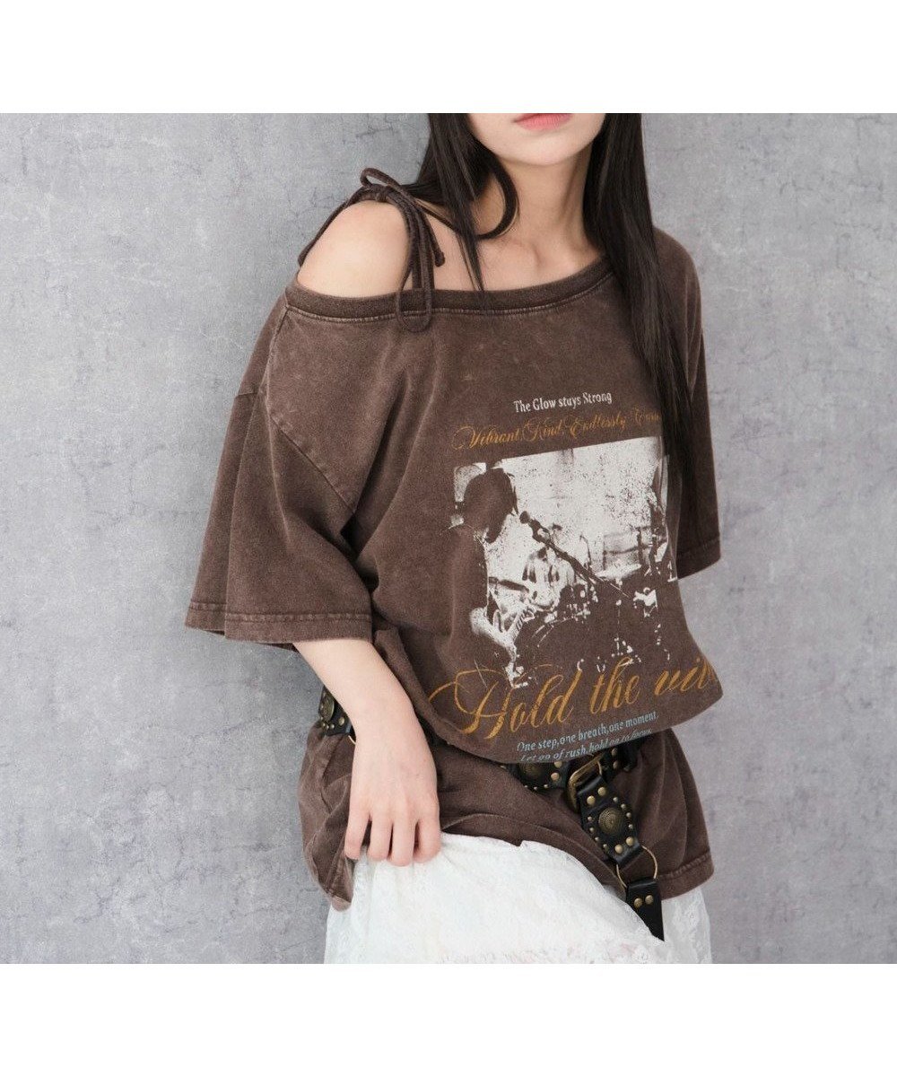 【ウィゴー/WEGO】の2WAYグラフィックワンショルBIGT インテリア・キッズ・メンズ・レディースファッション・服の通販 founy(ファニー) 　ファッション　Fashion　レディースファッション　Fashion for Women　トップス・カットソー　Cut & Sew Tops　シャツ・ブラウス・オフィスカジュアル　Elegant Blouses & Button-Ups　ロングTシャツ・Tシャツ　Longline T-Shirts & Tees　カットソー・ベーシックTシャツ　Cut-and-Sewn Tops / Stretch Tees & Basics　インナー　Innerwear　ウォッシュ　Washed Finish　春　Spring　カットソー　Cut and Sewn Top　スマホ　Smartphone, Mobile Device　デニム　Denim, Jeans Material　トレンド　Trend, Trending Now　半袖　Short Sleeve, Half Sleeve　リボン　Ribbon, Bow　レース　Lace, Lace Fabric　ワンショル　One Shoulder, Asymmetrical　S/S・春夏　SS, Spring/Summer, Warm Season　おすすめ　Recommended / Our Picks　夏　Summer　ブラウン|ID: prp329100004659152 ipo3291000000033720354