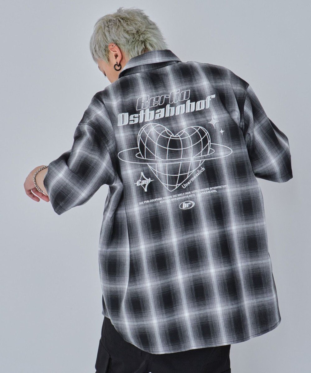 【ウィゴー/WEGO】の【ユニセックス着用ITEM】グラフィックオンブレチェックシャツ(SS) インテリア・キッズ・メンズ・レディースファッション・服の通販 founy(ファニー) 　ファッション　Fashion　レディースファッション　Fashion for Women　トップス・カットソー　Cut & Sew Tops　シャツ・ブラウス・オフィスカジュアル　Elegant Blouses & Button-Ups　春　Spring　グラフィック　Graphic, Graphic Design　スマホ　Smartphone, Mobile Device　トレンド　Trend, Trending Now　半袖　Short Sleeve, Half Sleeve　羽織　Haori, Light Jacket　メンズ　Men's, Menswear　ワイド　Wide, Wide Fit　S/S・春夏　SS, Spring/Summer, Warm Season　おすすめ　Recommended / Our Picks　夏　Summer　ブラックチェック1|ID: prp329100004659223 ipo3291000000033720723