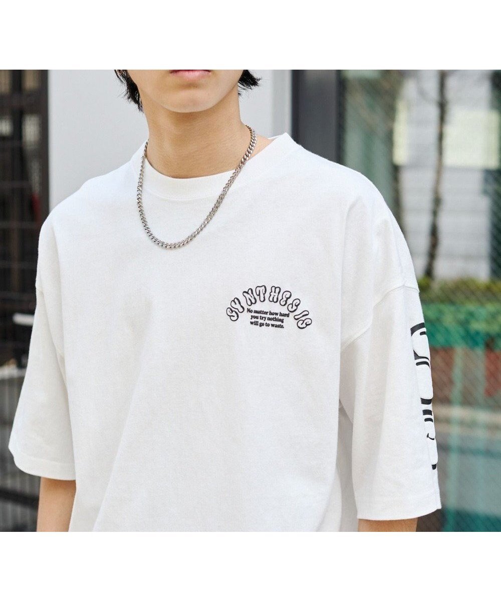 【ウィゴー/WEGO / MEN】のアクセ付きストレートロゴT(SS) 人気、トレンドファッション・服の通販 founy(ファニー) 　ファッション　Fashion　メンズファッション　Fashion for Men　トップス・カットソー　Cut & Sew Tops　メンズシャツ　Shirts　アクセサリー　Fashion Accessories　春　Spring　カットソー　Cut and Sewn Top　カーゴパンツ　Cargo Pants, Utility Pants　グラフィック　Graphic, Graphic Design　シンプル　Simple, Minimal　ストレート　Straight, Straight Cut　スマホ　Smartphone, Mobile Device　ダメージ　Distressed, Destroyed　デニム　Denim, Jeans Material　トレンド　Trend, Trending Now　トレーナー　Sweatshirt, Trainer　ネックレス　Necklace, Pendant Necklace　半袖　Short Sleeve, Half Sleeve　ワイド　Wide, Wide Fit　S/S・春夏　SS, Spring/Summer, Warm Season　おすすめ　Recommended / Our Picks　夏　Summer　 other-1|ID: prp329100004659449 ipo3291000000033721634