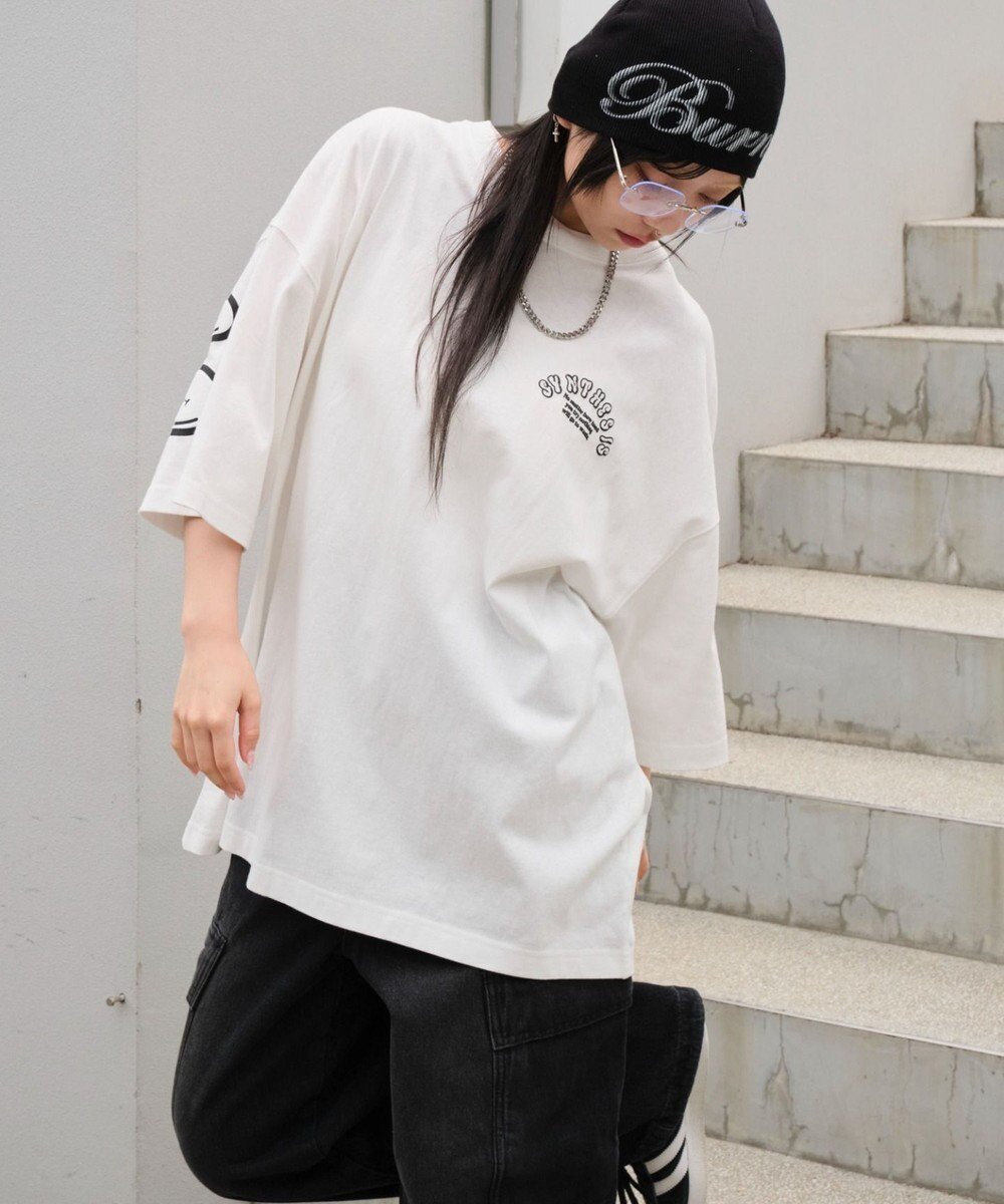 【ウィゴー/WEGO】の【ユニセックス着用ITEM】アクセ付きストレートロゴT(SS) インテリア・キッズ・メンズ・レディースファッション・服の通販 founy(ファニー) ファッション Fashion レディースファッション Fashion for Women トップス・カットソー Cut & Sew Tops シャツ・ブラウス・オフィスカジュアル Elegant Blouses & Button-Ups ロングTシャツ・Tシャツ Longline T-Shirts & Tees カットソー・ベーシックTシャツ Cut-and-Sewn Tops / Stretch Tees & Basics アクセサリー Fashion Accessories 春 Spring カットソー Cut and Sewn Top カーゴパンツ Cargo Pants, Utility Pants グラフィック Graphic, Graphic Design シンプル Simple, Minimal ストレート Straight, Straight Cut スマホ Smartphone, Mobile Device ダメージ Distressed, Destroyed デニム Denim, Jeans Material トレンド Trend, Trending Now トレーナー Sweatshirt, Trainer ネックレス Necklace, Pendant Necklace 半袖 Short Sleeve, Half Sleeve ワイド Wide, Wide Fit S/S・春夏 SS, Spring/Summer, Warm Season おすすめ Recommended / Our Picks 夏 Summer ホワイト|ID: prp329100004659449 ipo3291000000033997437